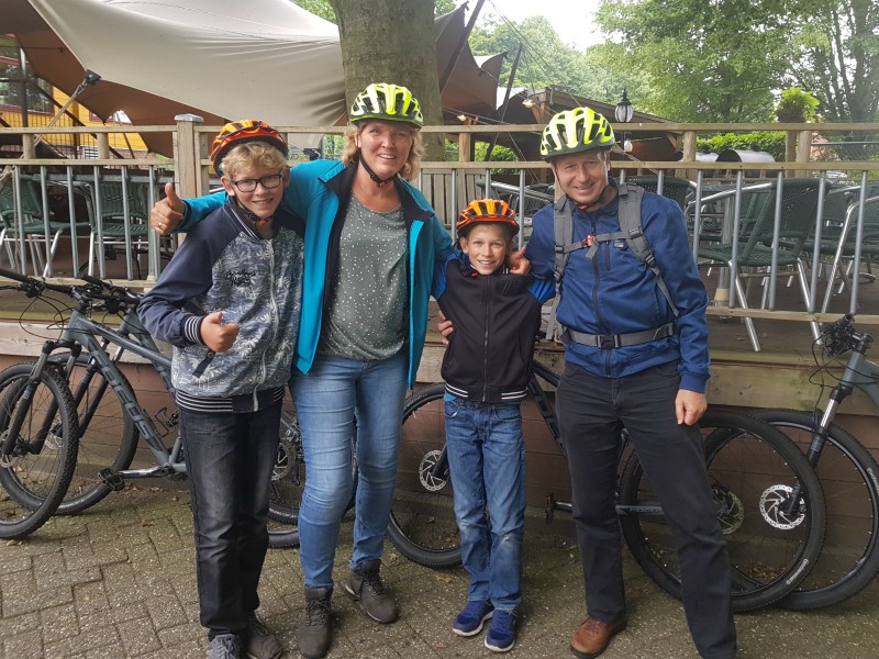 We brengen de mountainbikes terug bij de Wilgenweard