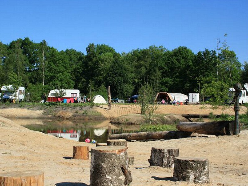 Camping plek met privé sanitair bij de Sallandshoeve