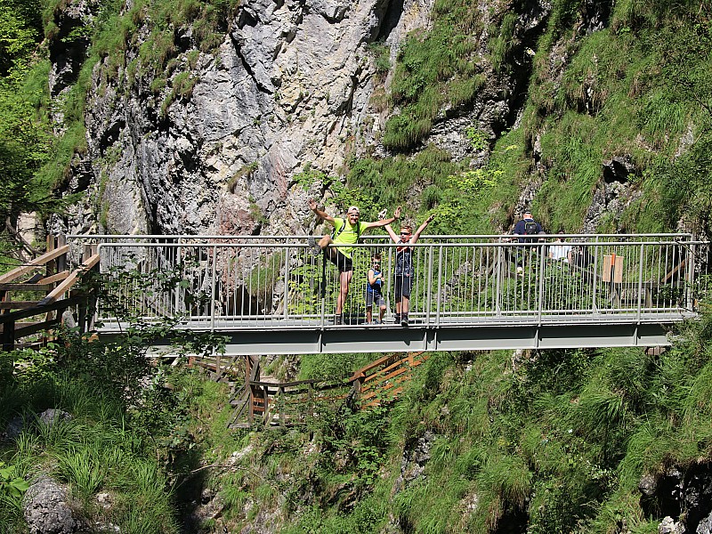 Op de brug over de kloof