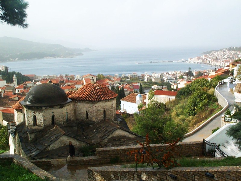 Uitzicht vanuit Samos-stad op de Egeïsche Zee