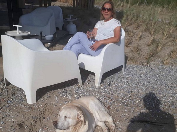 Met een wijntje op het terras