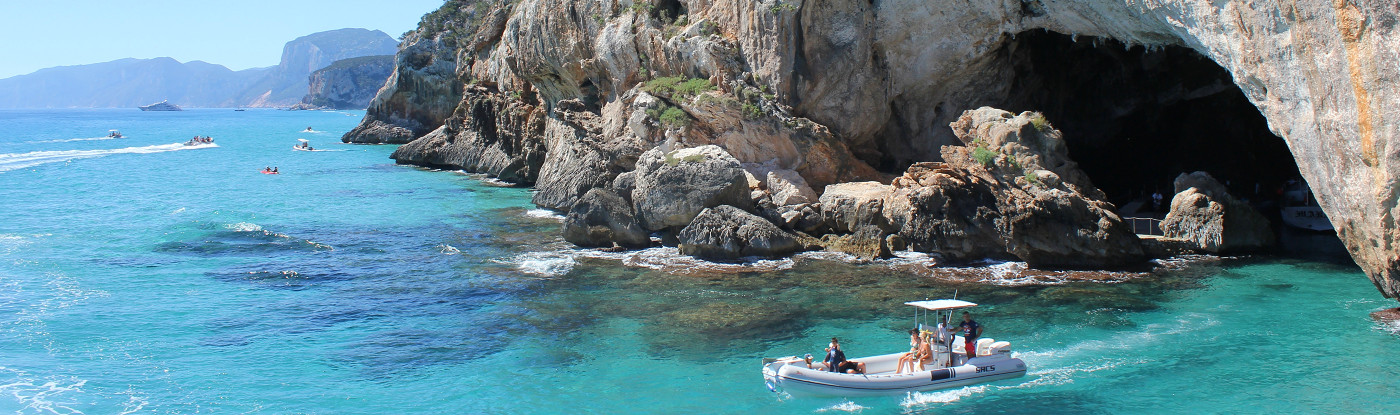 Varen bij de grot, Sardinië