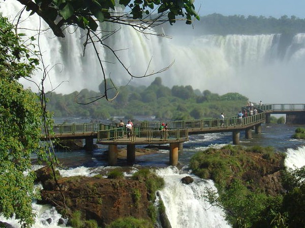 Wandelsteigers langs de Iguacu watervallen