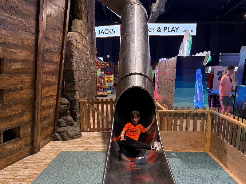 Plezier in de indoor speelhal van Hunters Quay