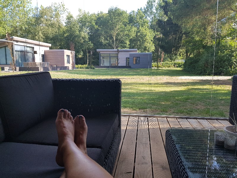Op ons veld stonden vier woodylodges. Dit is het uitzicht vanaf de veranda.