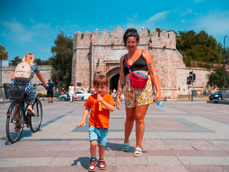 De versterkte stad Nis tijdens een gezinsrondreis door Servië