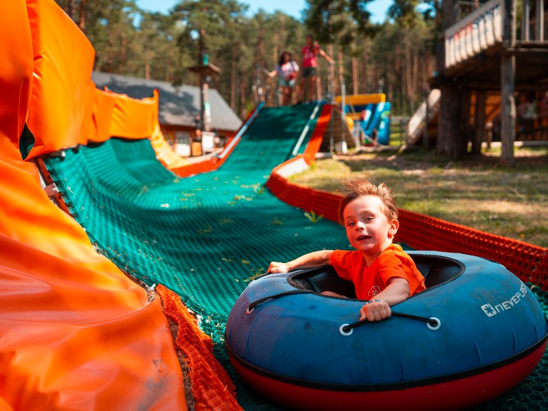 Lekker glijden en spelen in het Adventure Park voor kinderen in het Servische Zlatibor