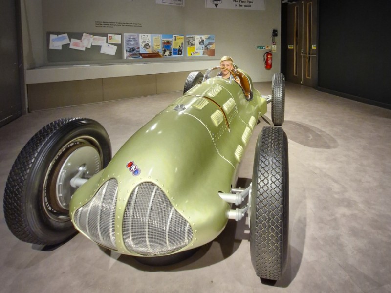 Coole autos in het Silver Stone Museum