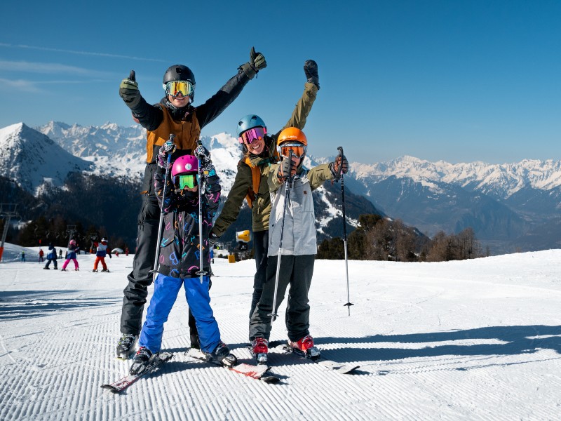 Simone geniet met haar gezin van de piste