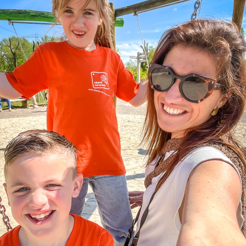 Leuke uitje voor gezinnen is Eindhoven Zoo! (voorheen Dierenrijk) Simone's kinderen ontdekten veel verschillende dieren, een grote speeltuin en nog veel meer!