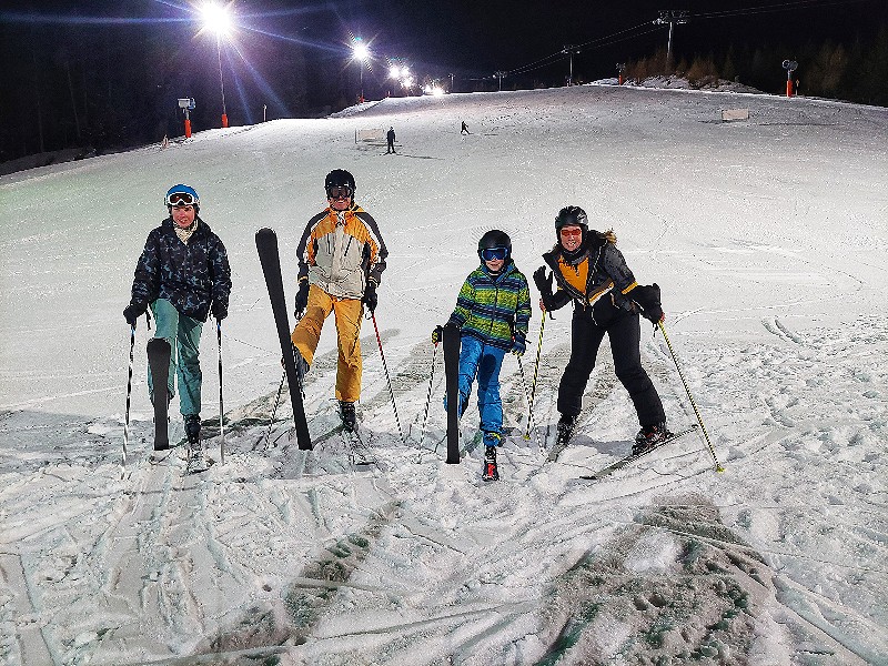 Superleuk....avondskiën op de verlichte pistes!