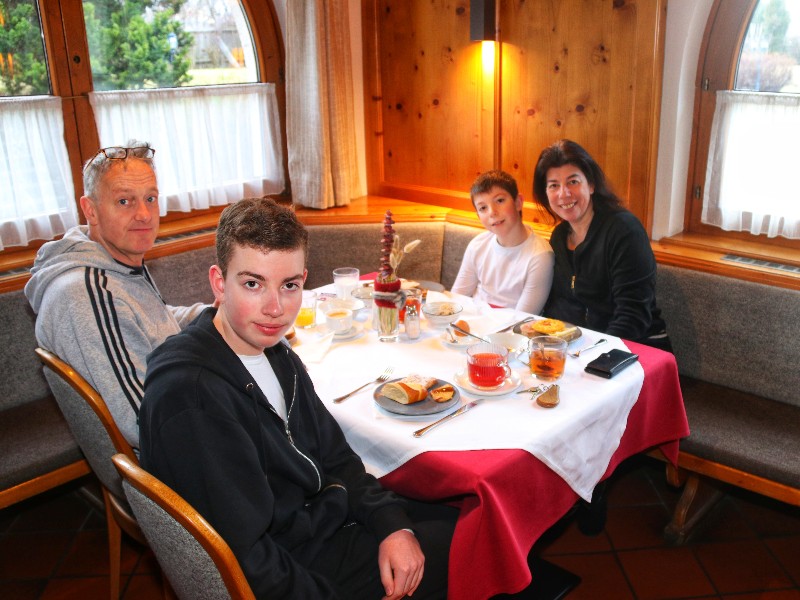 Genieten van een uitgebreid ontbijtbuffet bij Gasthof Badl