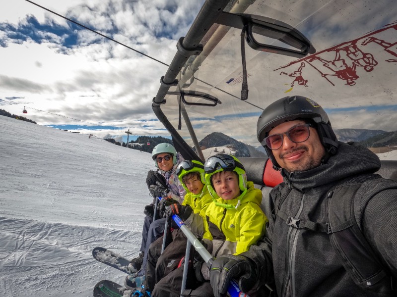 samen in de skilift