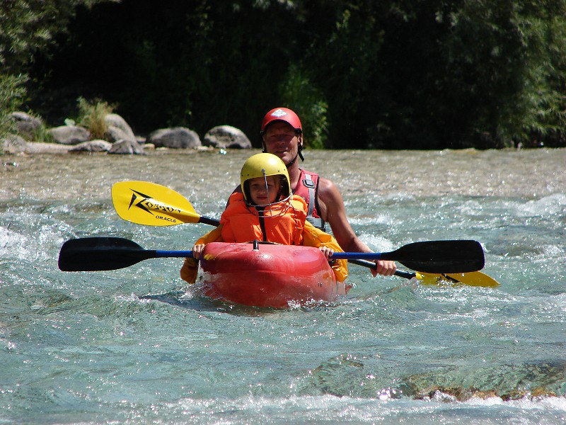 Kanoën op de wilde rivier in Slovenië