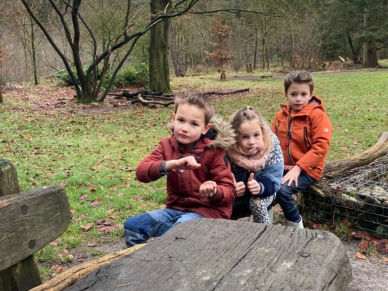 De kinderen van Ellen in het Eekhoorntjesbos (oftewel de Sallandse Heuvelrug) in het Nijverdal