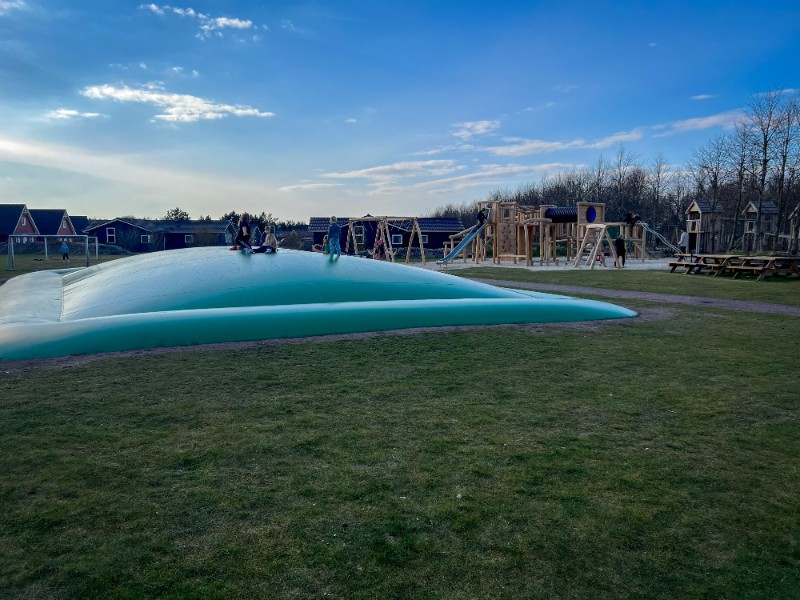 een van de speeltuinen op het park