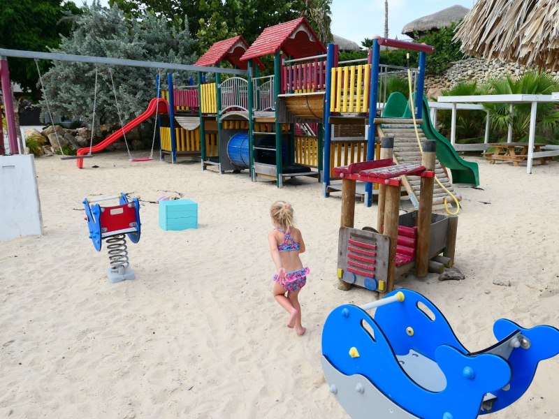 Jippie, lekker spelen in de speeltuin