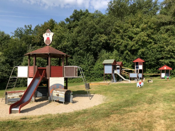 Een speeltuintje op het vakantiepark