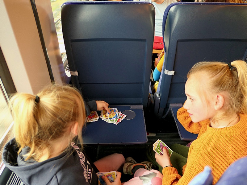 Spelletje in de trein