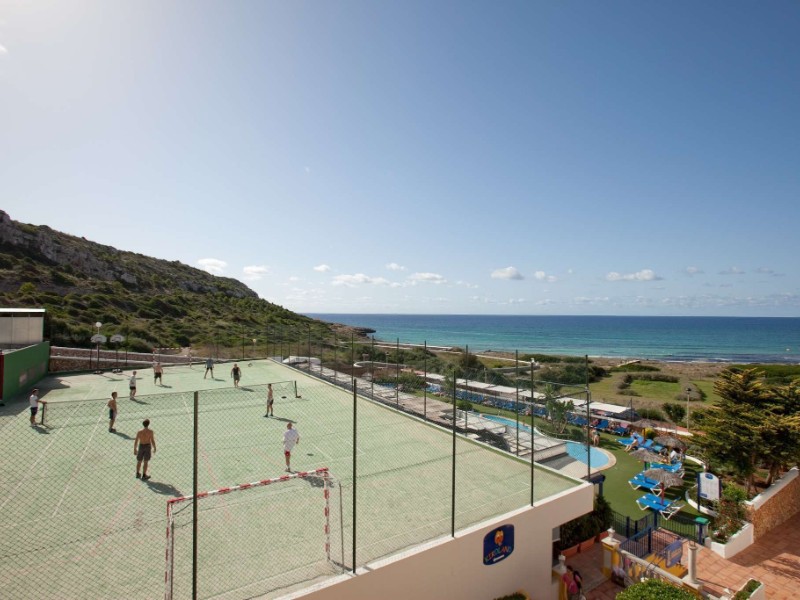 Het sportveld bij Kikoland