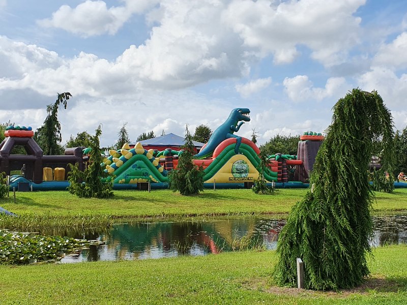 Lekker spelen op de springkussens van Tenaxx