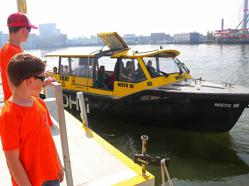 De watertaxi brengt ons overal!