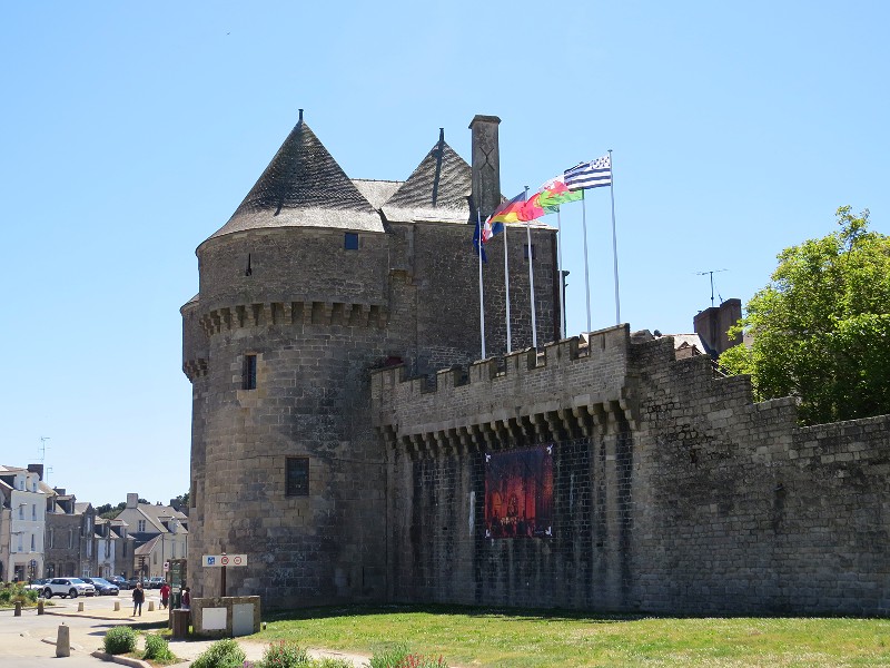 De Middeleeuwse stadspoort en muur van Guérande