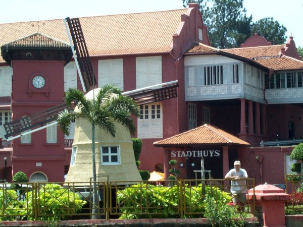 Hollandse molen bij het Stadthuys in Malakka