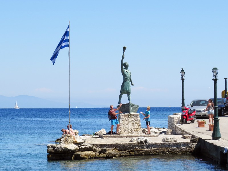 Standbeeld in Gaios op Paxos