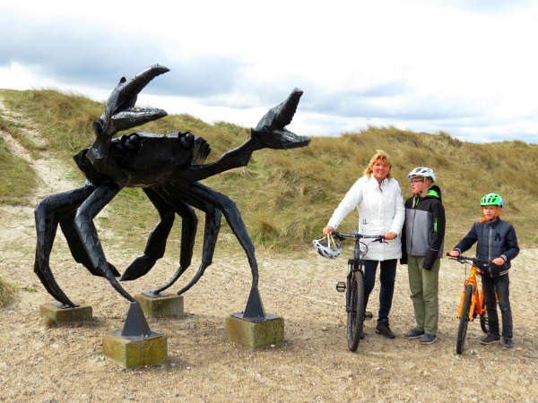 Standbeeld van een krab bij Slettestrand in Noord-Jutland