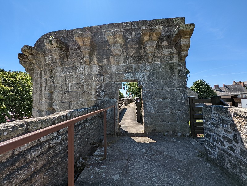 Wandelen over de stadsmuur van Guérande