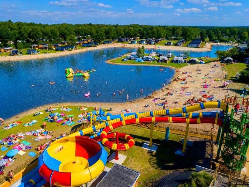 Capfun het Stoetenslagh meer met waterglijbanen