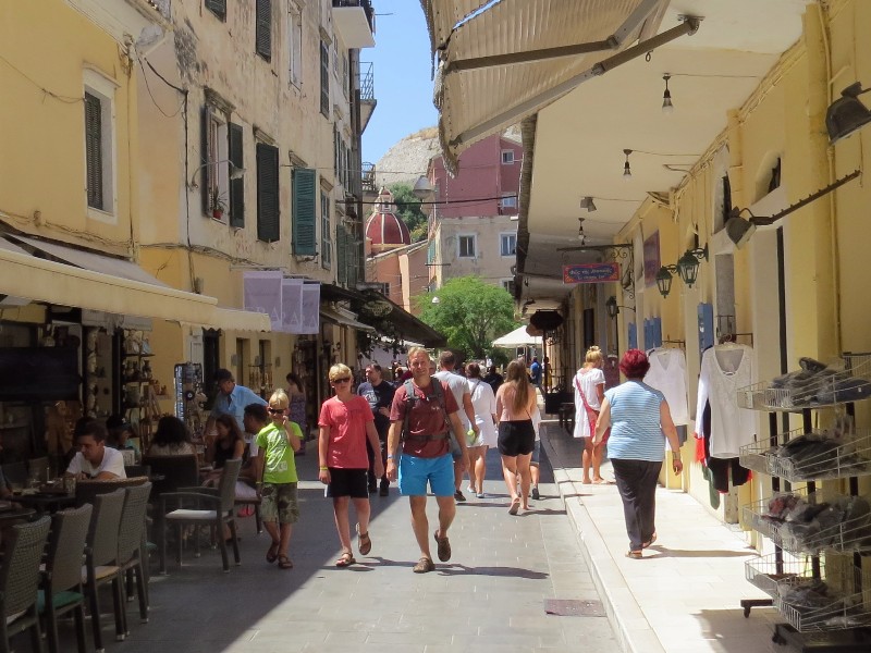 Wandelen in de gezellige straatjes van Kerkyra