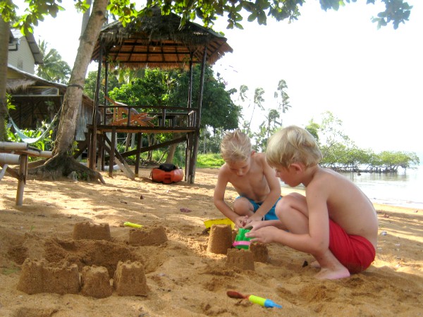 Op het strand aan de Oostkant van Koh Chang