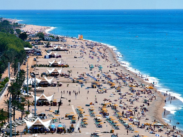 Het strand van Calella aan de Costa Barcelona