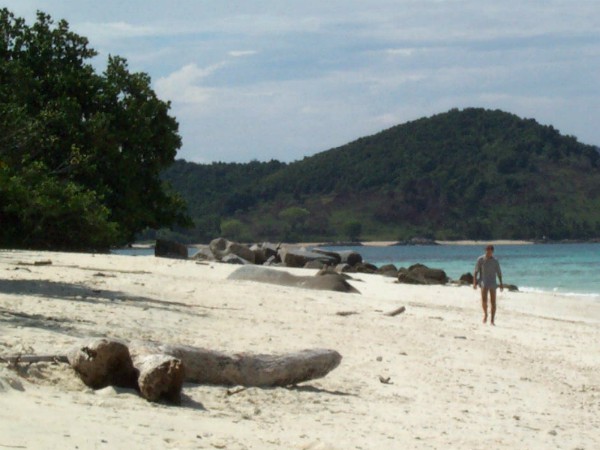 Verlaten stranden op de Expeditie Robinson Eilanden