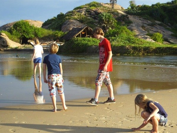 Het strand bij Hikkaduwa