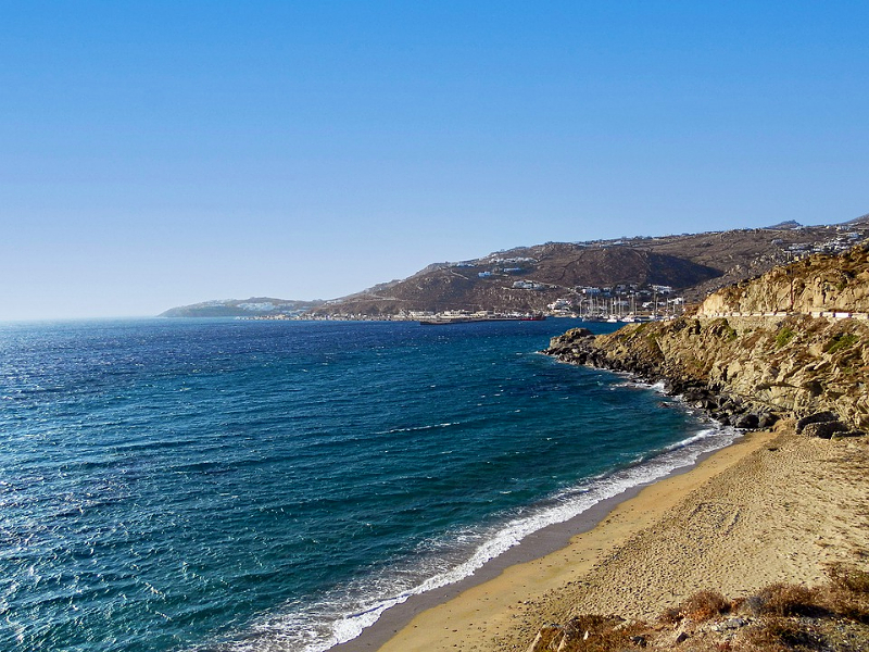 Een van de rustige, maar niet minder mooie stranden op Mykonos