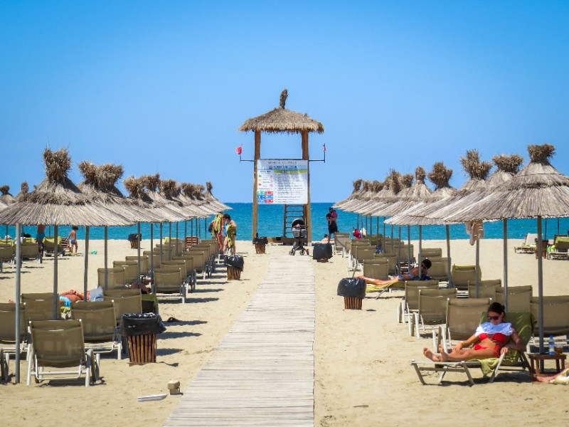 Het strand Plazhi San Pietro