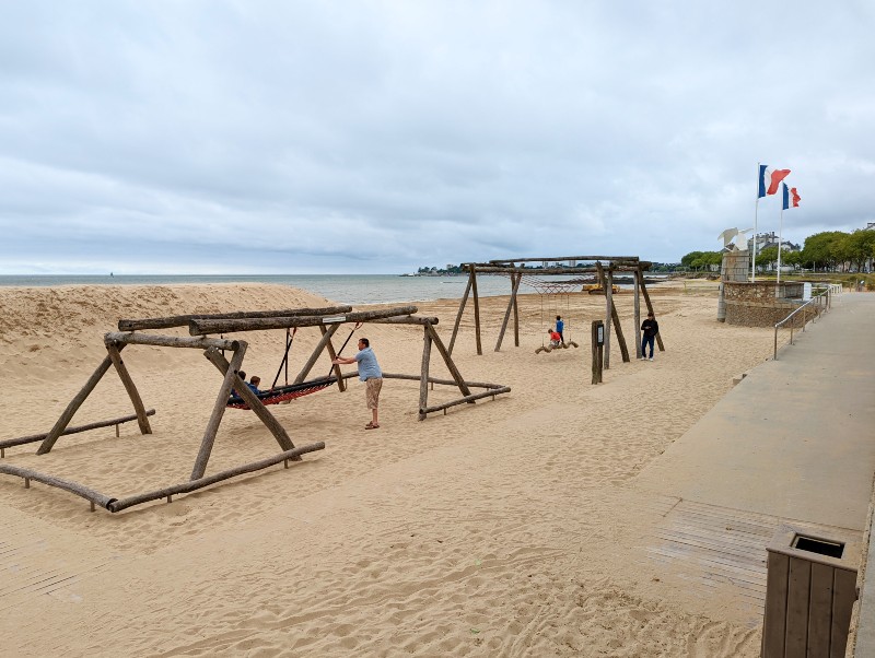 Leuke speeltuin bij het strand van Saint Nazaire