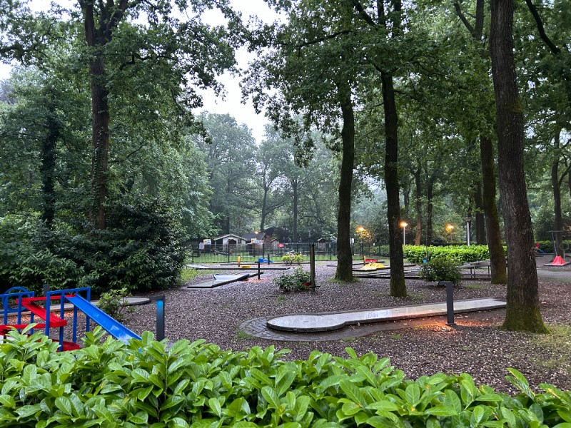 De minigolfbaan van het park
