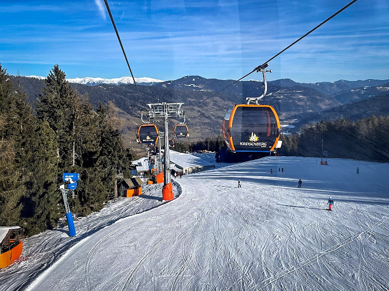 De gondel van het skigebied van St Georgen am Kreischberg