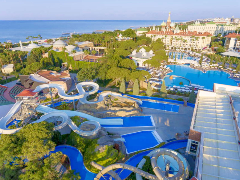Hotel met waterglijbanen in Turkije