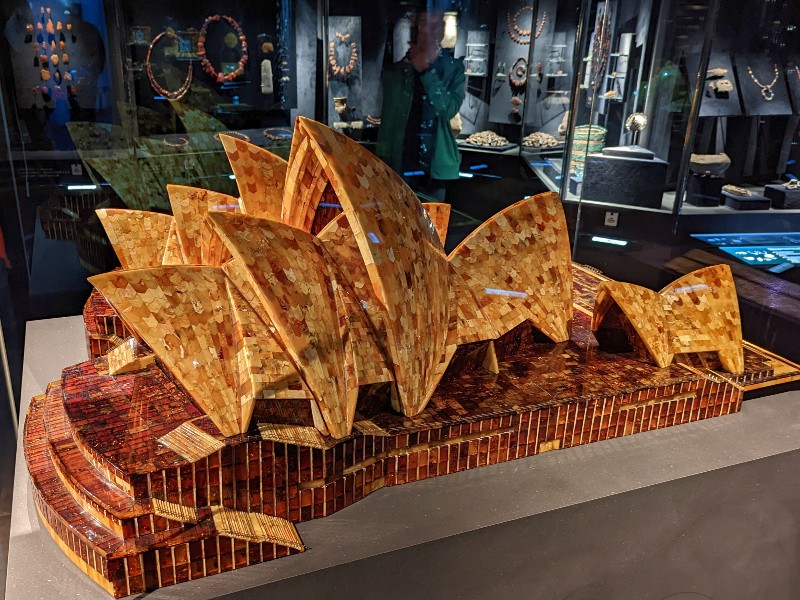 Model van het Sydney Opera House in Barnsteen
