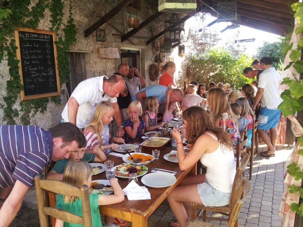 Vrienden maken bij de Table d'Hotes