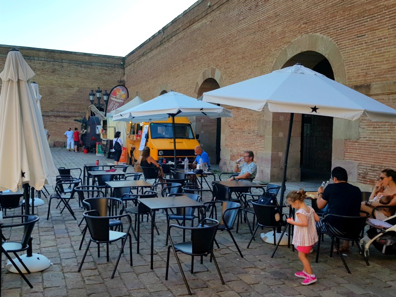 Het terras in kasteel Montjuïc