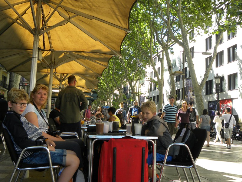 We pakken een terrasje op de Ramblas