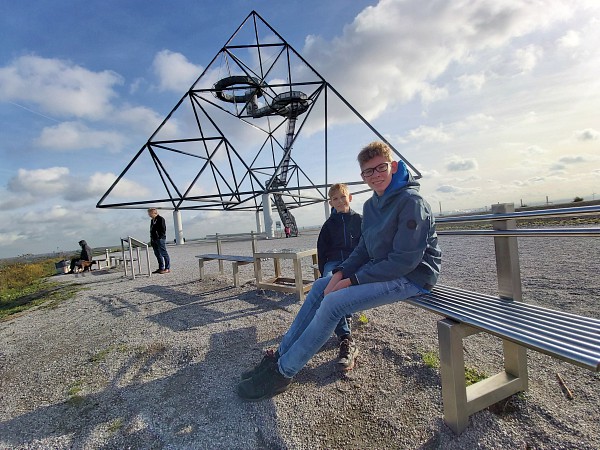 Zeb en Tycho bij de Tetraeder uitkijktoren