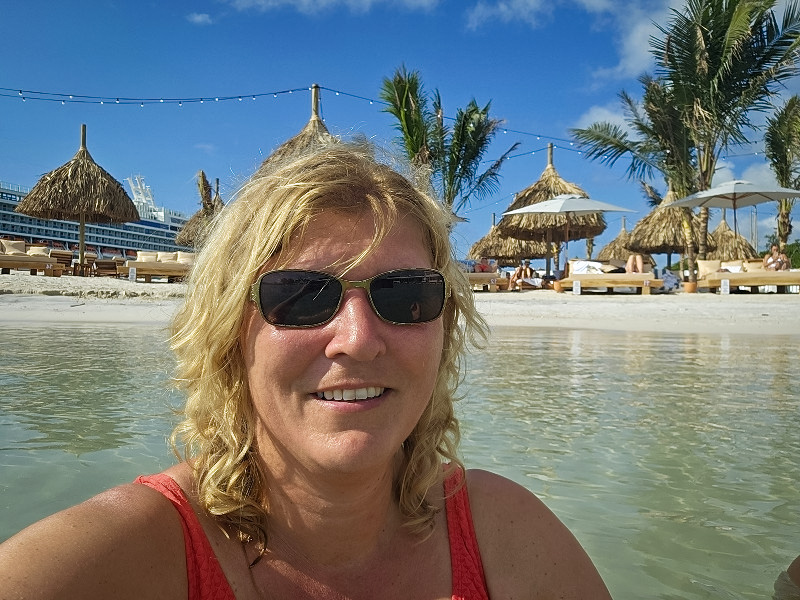 Sabine in zee voor het strand van The Rif Curacao