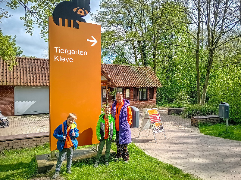 Klaar om naar binnen te gaan bij Tiergarten Kleve